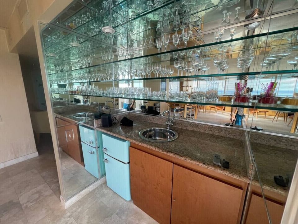 The wet bar next to the terrace.