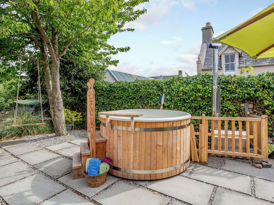 Hot tub | Caldon Cottage, Cromarty