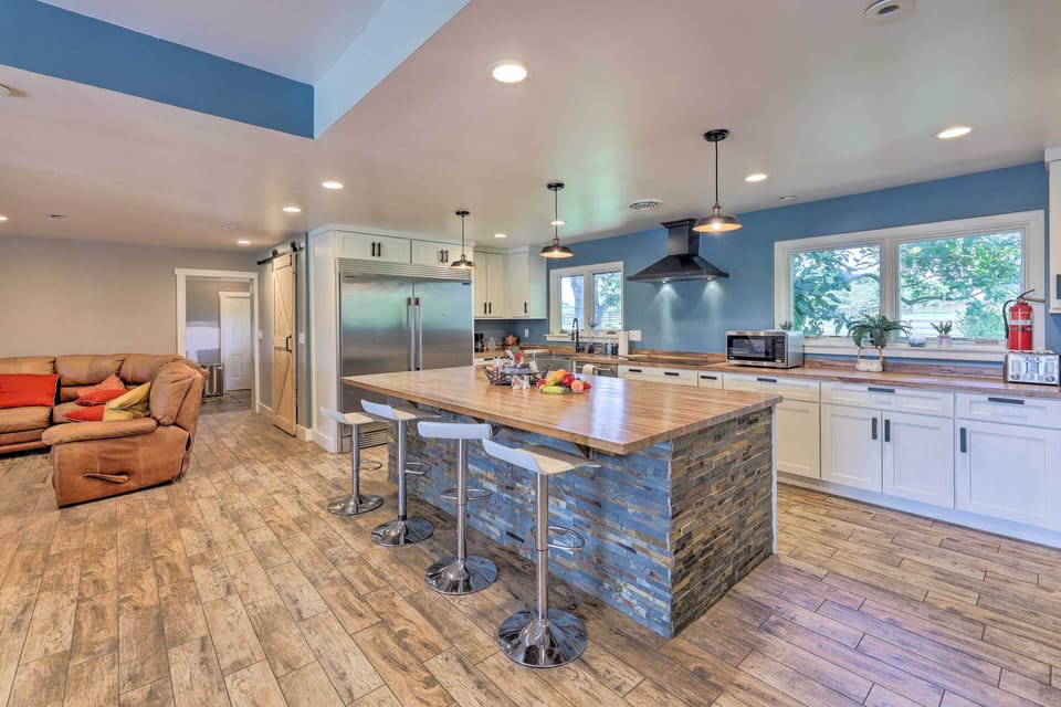Kitchen | Main Level | Toaster | Spices