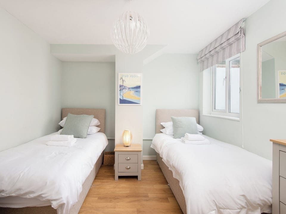Twin bedroom | Coast View Apartment, Lyme Regis