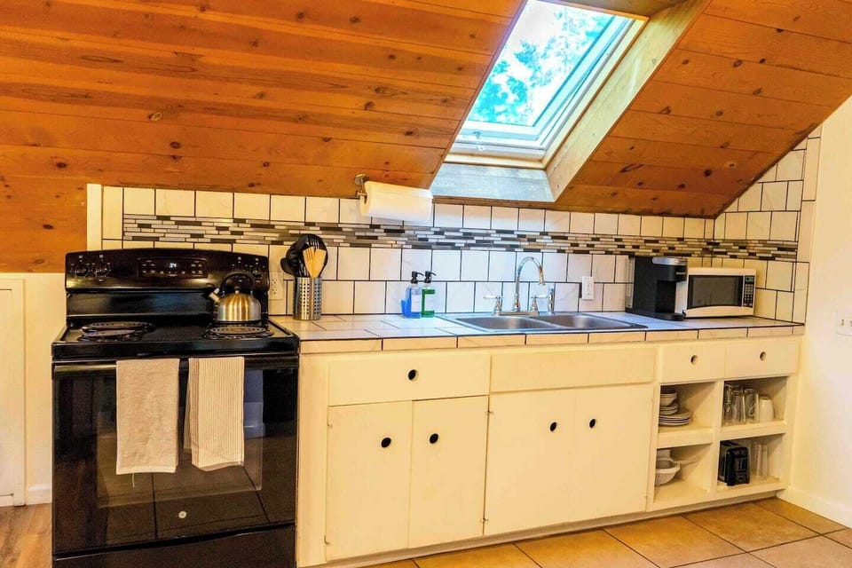 Full size kitchen is fully stocked with all of the dishes and cooking utensils you may need during your stay

Paper towels, hand soap, dish soap, and kitchen towels are also included