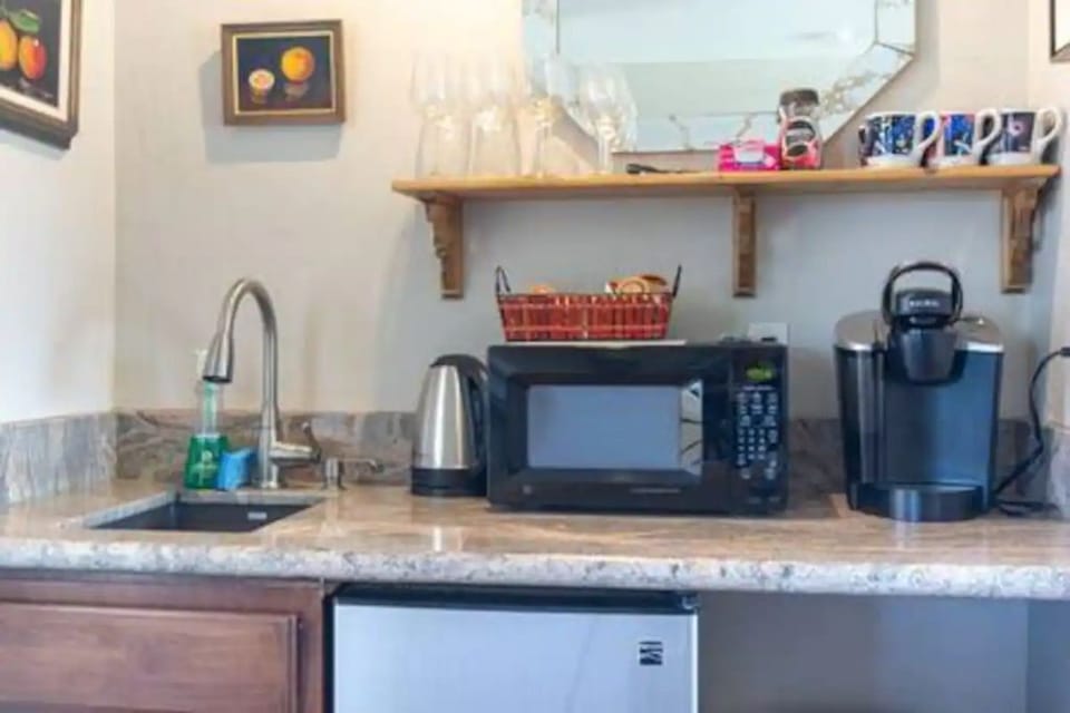 2nd Floor Small Kitchenette