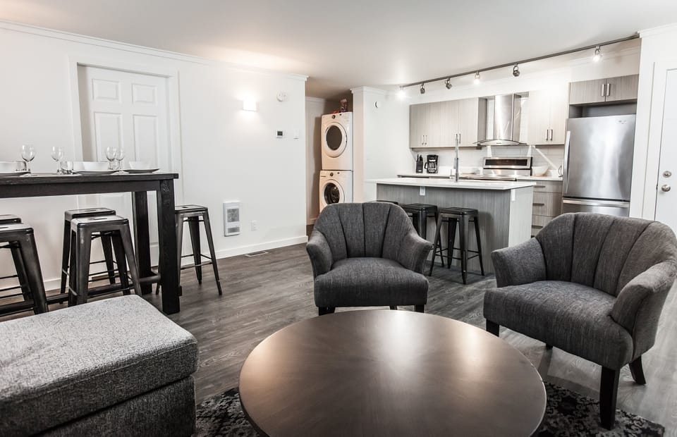 Condo | Living area | 40-inch flat-screen TV with cable channels, TV