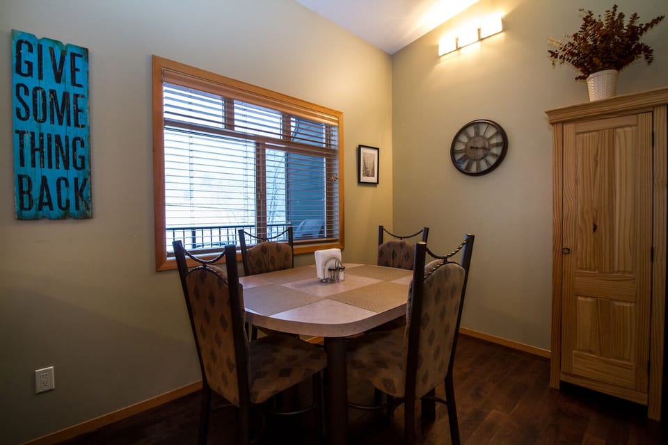 Condo | Living area | Flat-screen TV