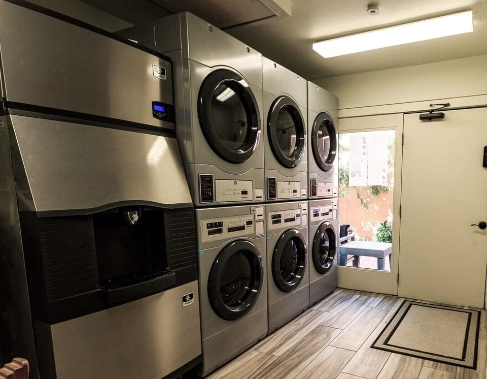 Zona Rosa laundry room