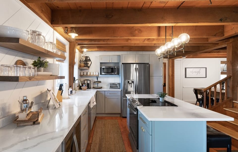 Fully renovated kitchen stocked with all your cooking essentials! 