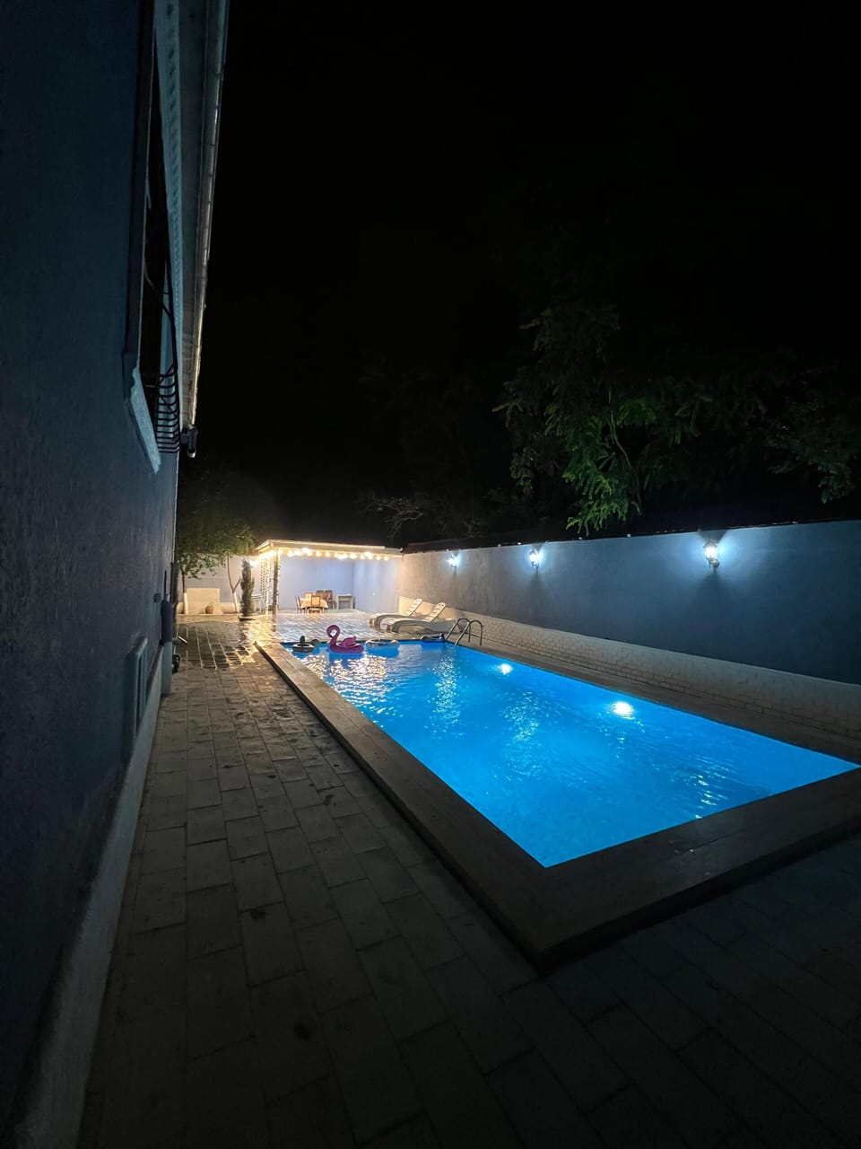 swimming pool