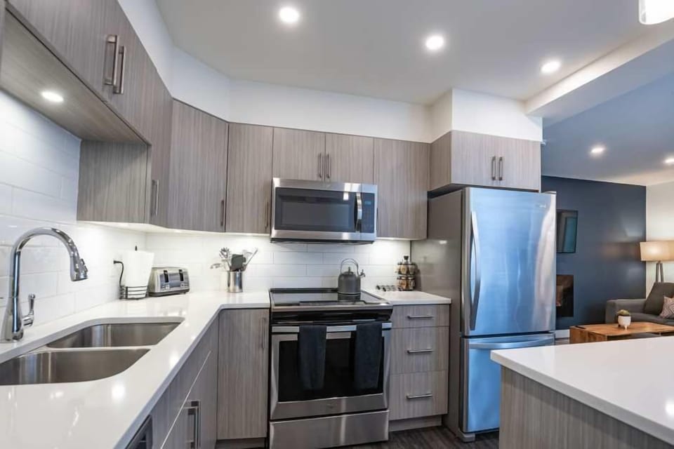 Alpine Escape | Private kitchen | Coffee/tea maker, full-size fridge, microwave, oven