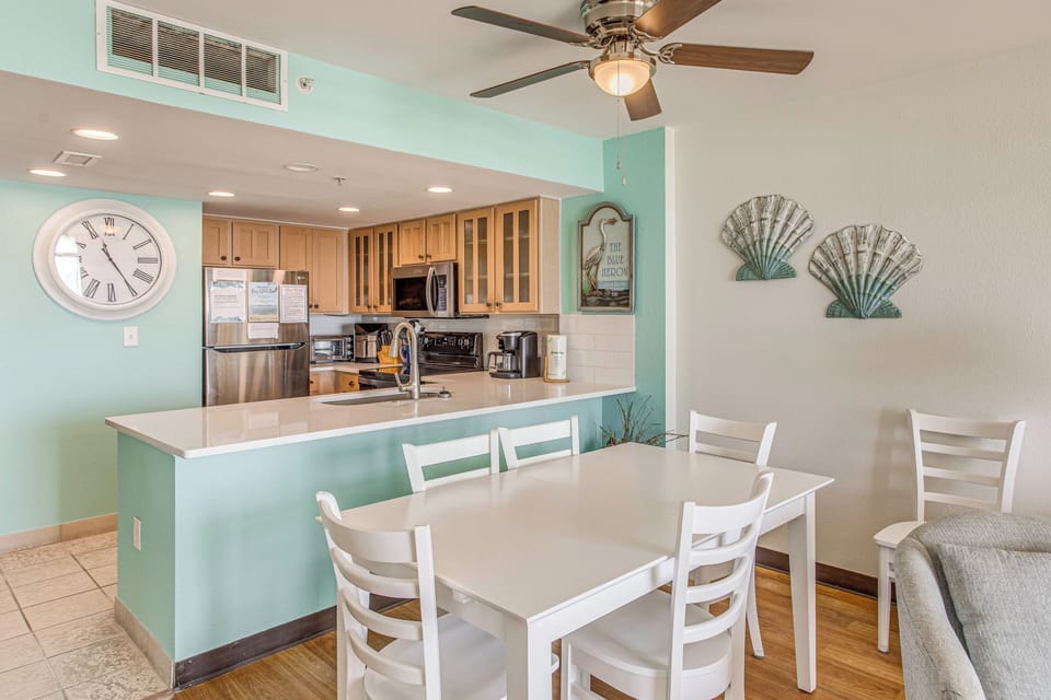 Dining Area & Kitchen