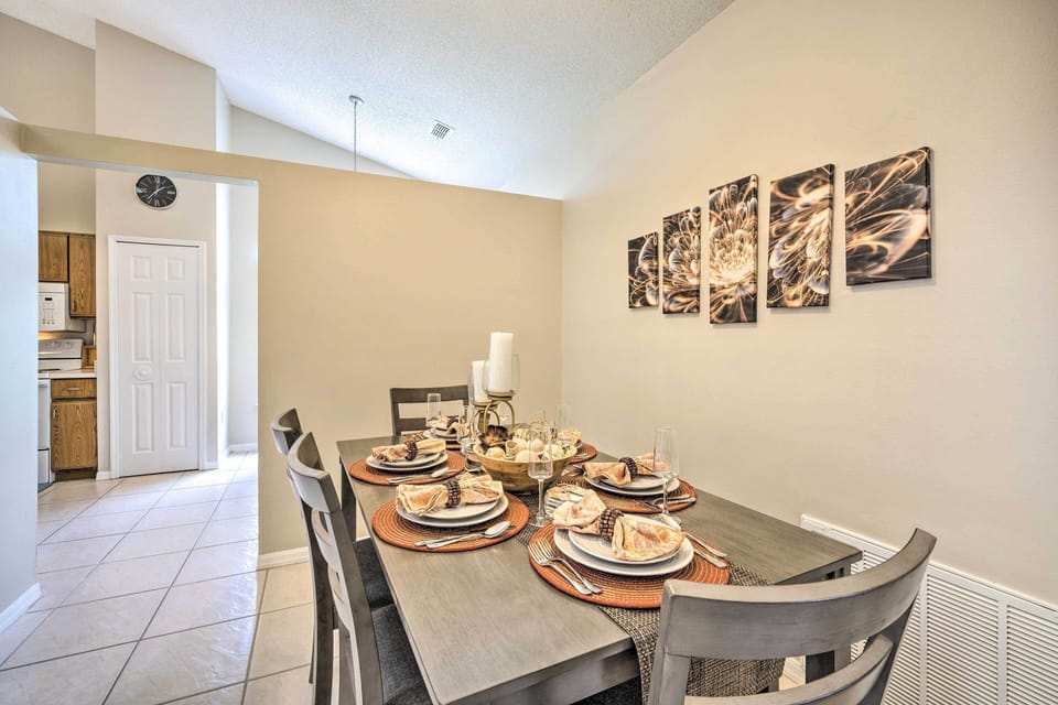 Dining Area | Dishware & Flatware Provided