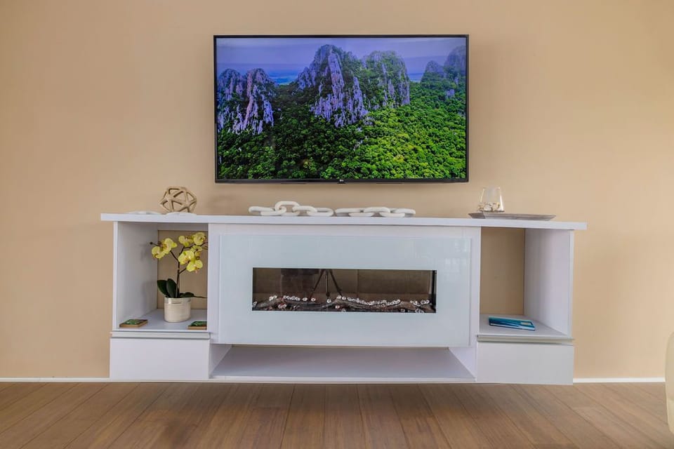 Your children will surely be here before bedtime. In the living room, they can watch movies or even dance.