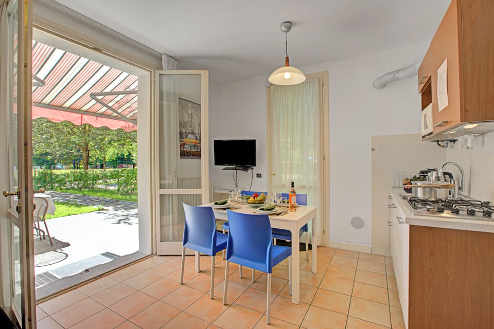 Kitchen and dining area