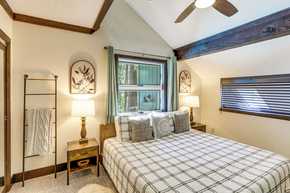 Bedroom 1 | King Bed | Linens Provided