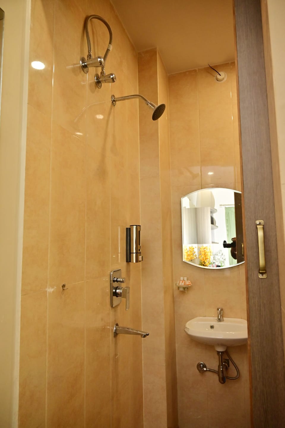 Deluxe Room | Bathroom | Shower, rainfall showerhead, designer toiletries, towels