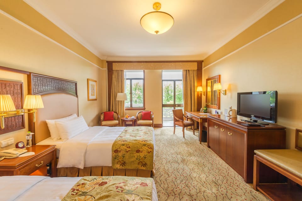 Hypo-allergenic bedding, minibar, in-room safe, individually decorated