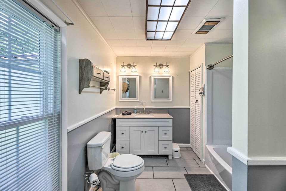 Full Bathroom