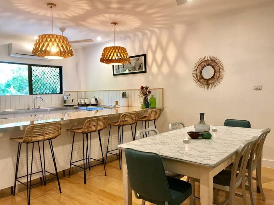 Wayfarer Apartment- Bespoke kitchen design and all of the utensils and equipment that one would expect at a home