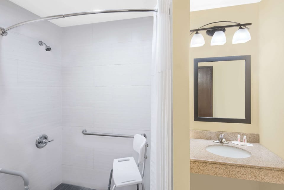 Combined shower/tub, deep soaking tub, free toiletries, hair dryer