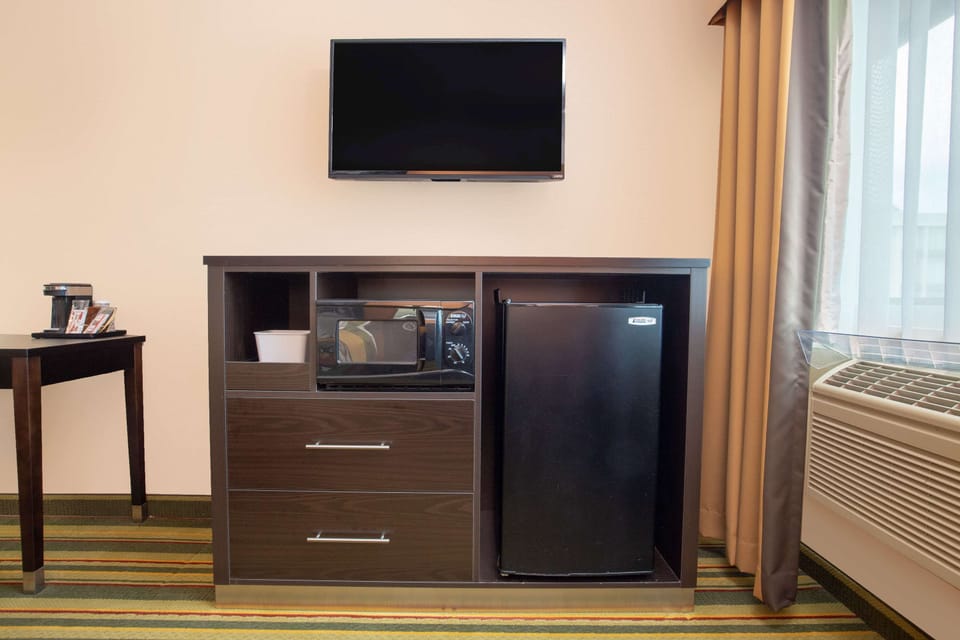 Desk, blackout drapes, iron/ironing board, free cribs/infant beds