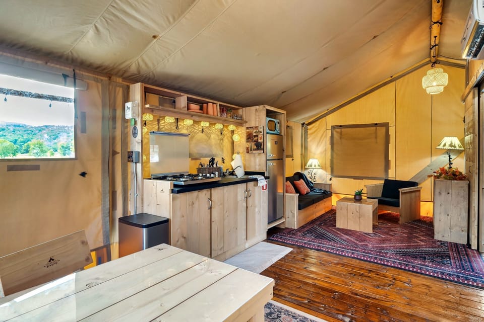 Open floor place providing a spacious feel.