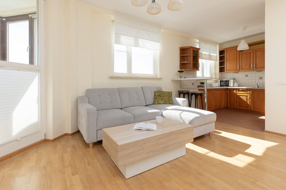 Stylish living room with coffe table. 