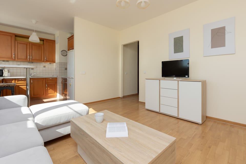 Chest of drawers with plenty of storage space. 