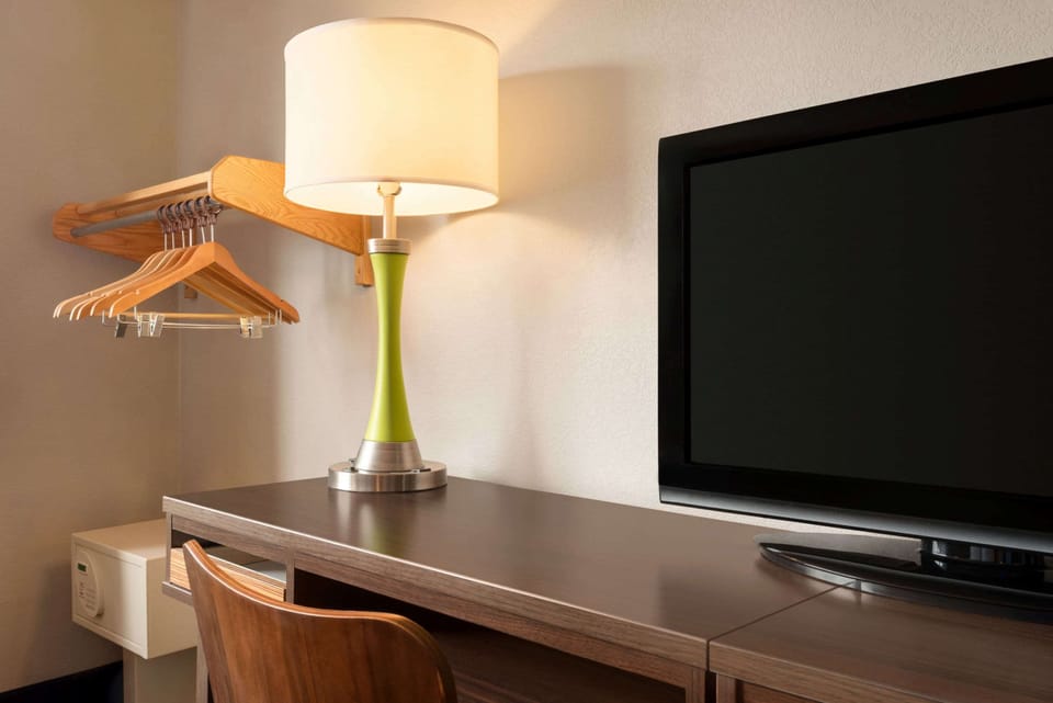 In-room safe, desk, iron/ironing board, cribs/infant beds