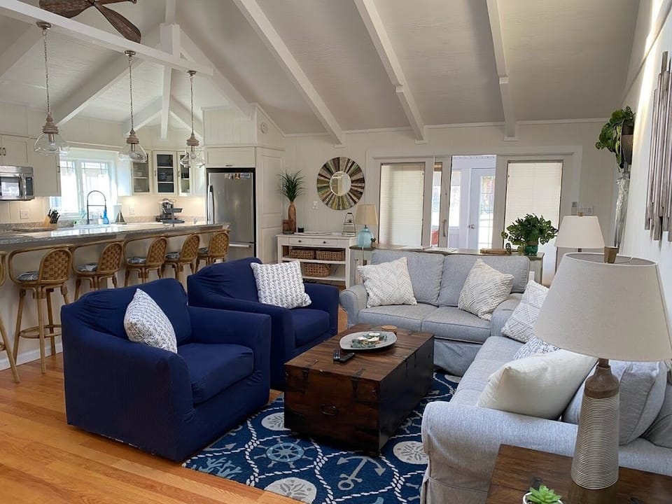 Plenty of Seating for Groups and Families to Gather Comfortably