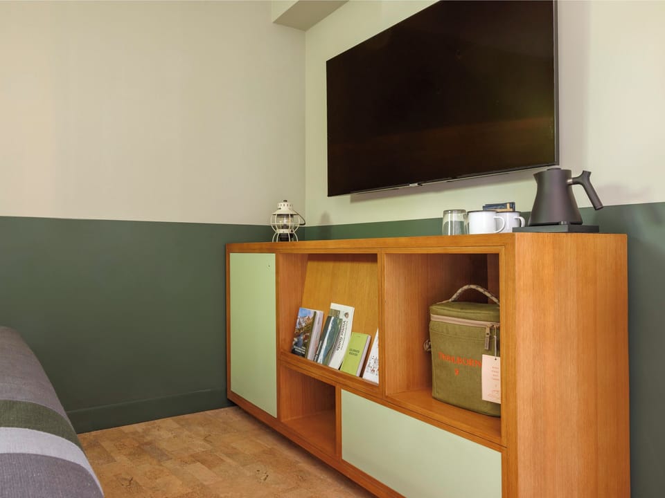 Suite, 1 King Bed (Suite - King Bed+Twin Bed) | Television