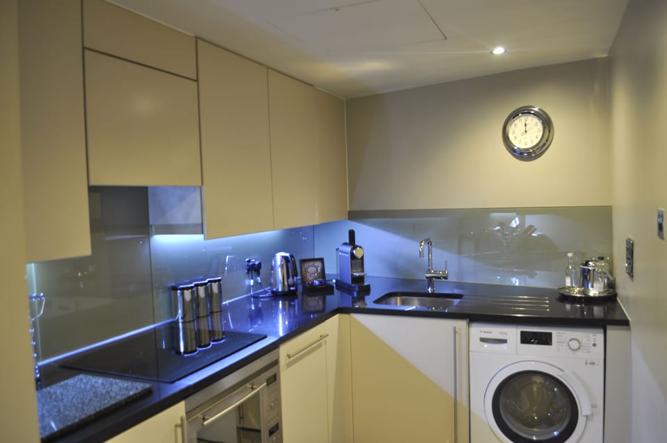 Deluxe Suite, 1 Bedroom (Kings) | Private kitchen | Fridge, microwave, stovetop, dishwasher