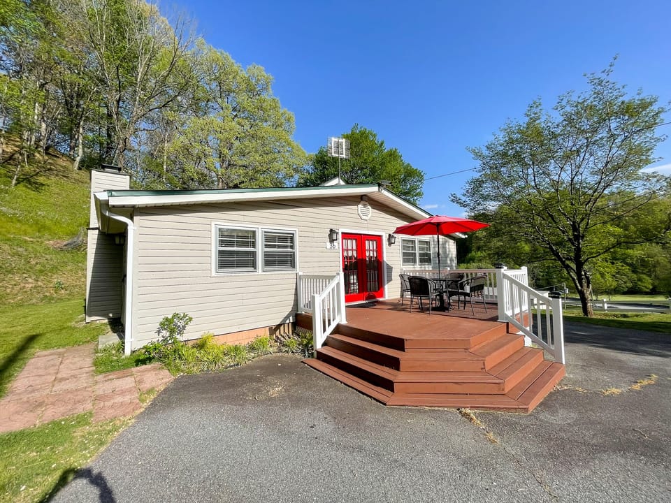 Entrance - Entrance into Hope's Cottage