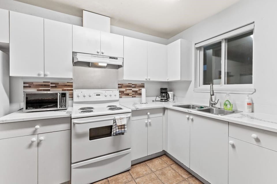Family Suite, Multiple Bedrooms | Private kitchen