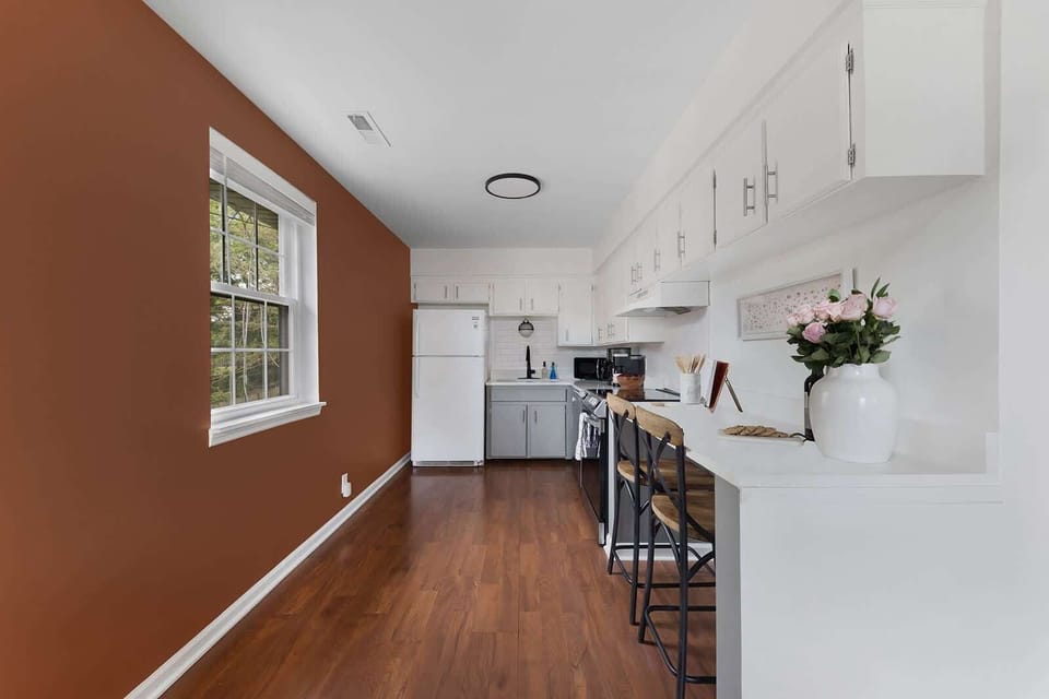 Well-Equipped Kitchen Perfect for Home-Cooked Meals