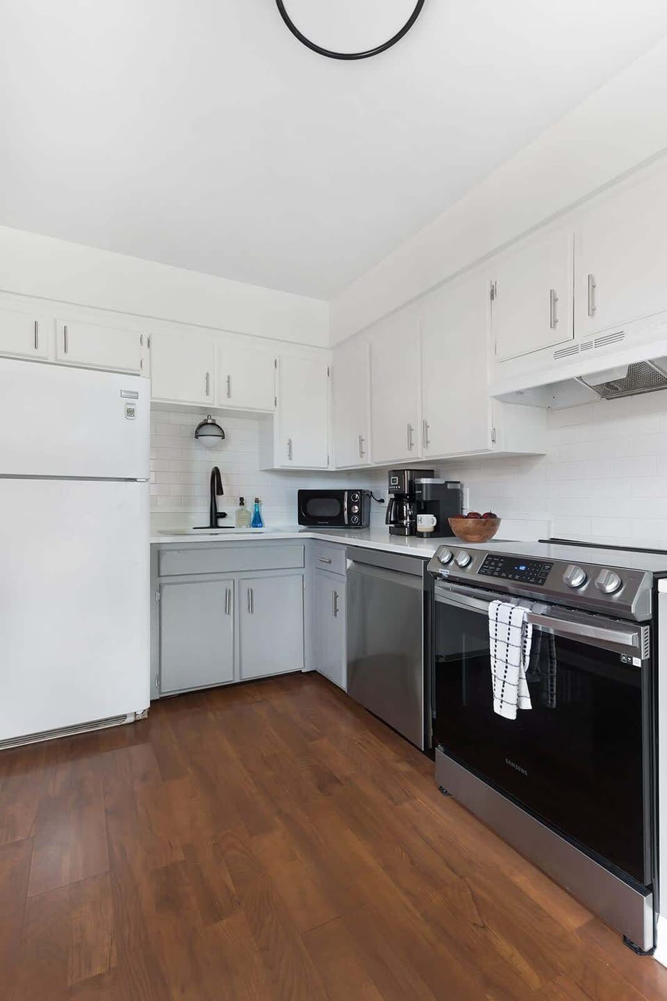 Well-Equipped Kitchen Perfect for Home-Cooked Meals