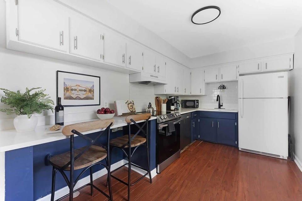 Well-Equipped Kitchen Perfect for Home-Cooked Meals