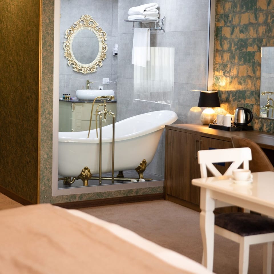 Royal Double Room | Premium bedding, minibar, individually decorated, individually furnished