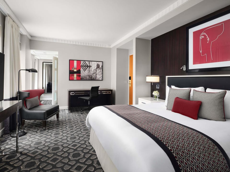 Luxury Room, 1 King Bed | Premium bedding, down comforters, pillowtop beds, minibar