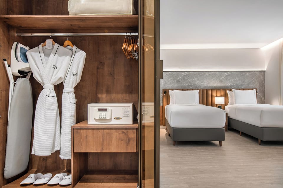 Grand Room, 2 Twin Beds (Premium) | Premium bedding, free WiFi, bed sheets