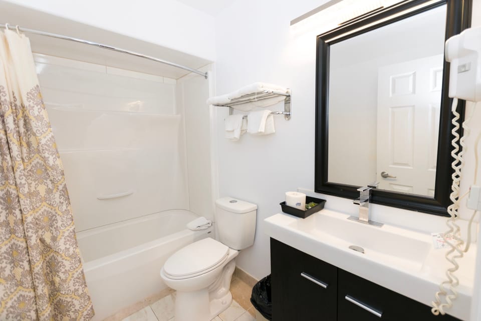 Room, 2 Queen Beds | Bathroom | Free toiletries, towels, soap, shampoo
