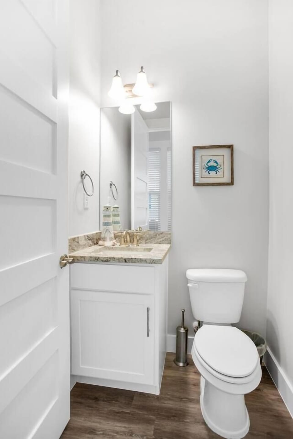 Downstairs half bathroom!