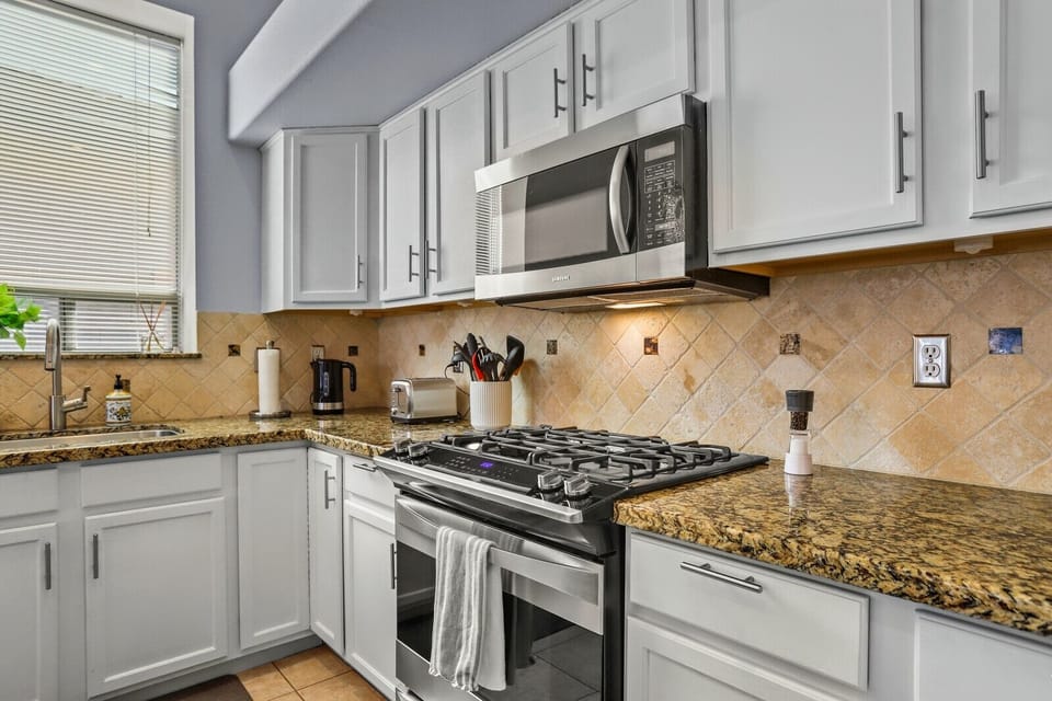 Fully furnished kitchen.