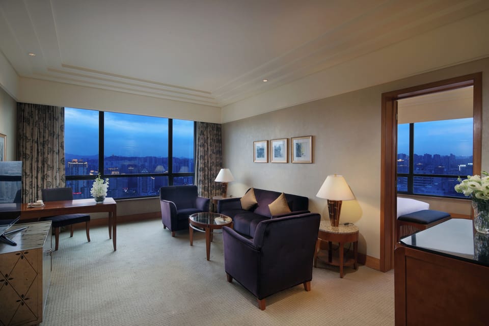 Executive Suite with Lounge Access | Living area | LED TV