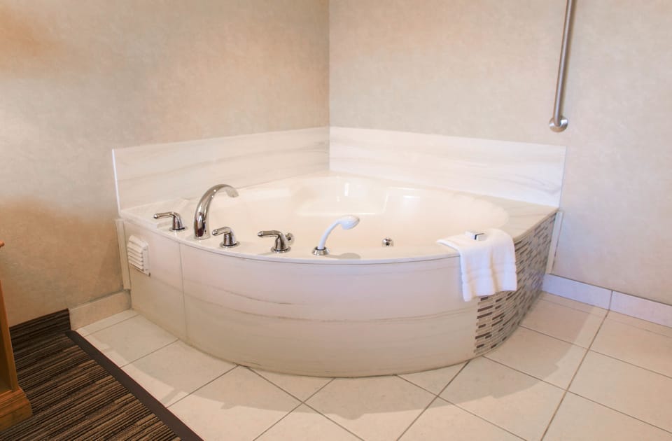 Room, 1 King Bed, Jetted Tub | Deep soaking bathtub