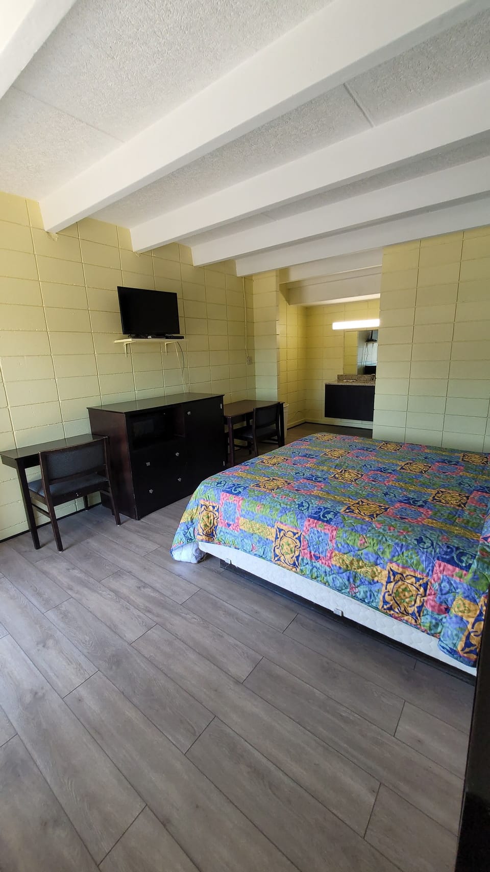 Basic Single Room | Blackout drapes, free WiFi, bed sheets
