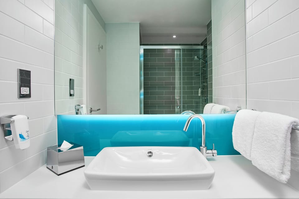 Bathtub, free toiletries, hair dryer, towels