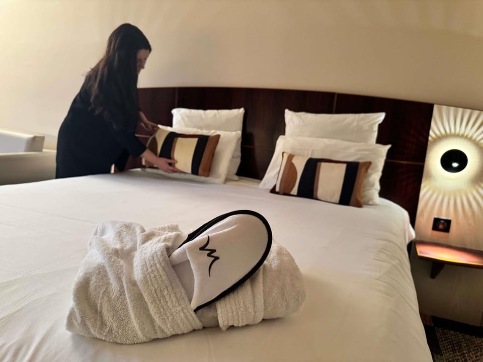 Privilege, Room, 1 Double Bed | Individually furnished, desk, blackout drapes, soundproofing