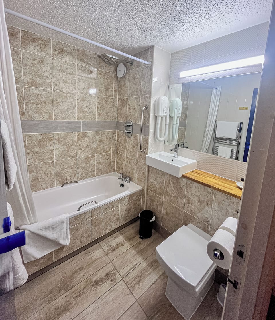 Combined shower/tub, deep soaking tub, free toiletries, hair dryer