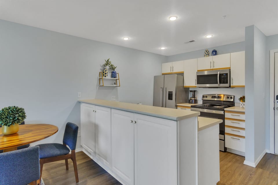 Bar-Height counter top for extra seating.