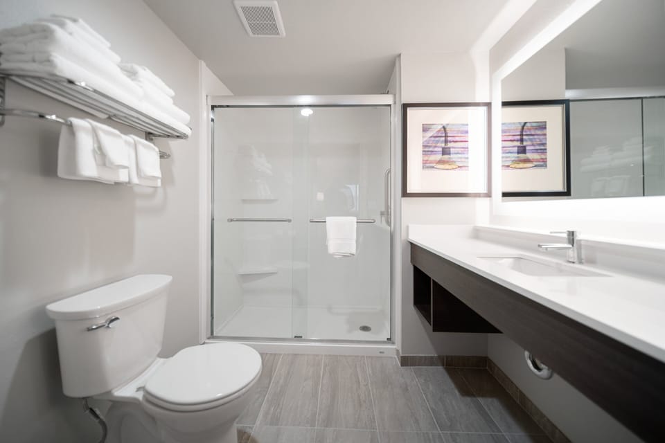 In-room safe, desk, iron/ironing board, free WiFi