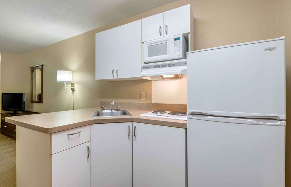 Fridge, microwave, stovetop, coffee/tea maker